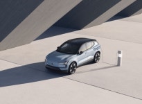 볼보 소형 전기 SUV 뜬다…EX 30, 11월 공개