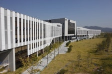 KDI “중국 건설업 생산 10% 줄면 한국 GDP 0.4% 감소…시장 다변화해야”