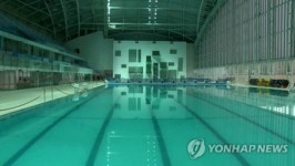 제대로 안씻어?…수영장 샤워실서 난동부린 60대