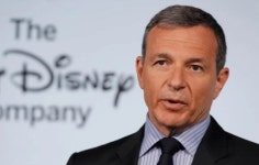 PC 비판 의식했나...칼빼든 디즈니 CEO 절대 용납 못해