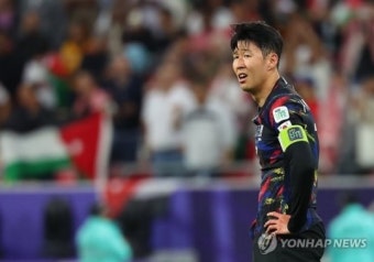손가락 다친 손흥민, 이강인과 싸우다 그랬다?