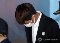 만기 출소한 정준영…모자·마스크로 얼굴 꽁꽁