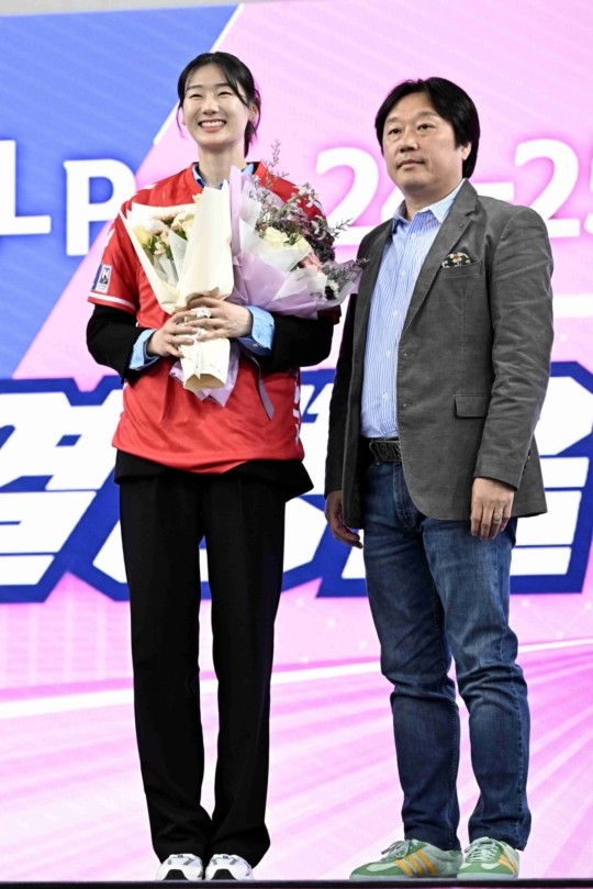 정지인 선수, 신한 SOL페이 2024-2025 핸드볼 H리그 여자부 신인왕 수상!