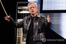 매우 민감한 시기인데…젠슨 황, 트럼프 '회동'