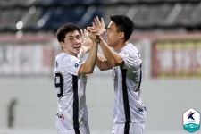 [GOAL 현장리뷰] 정재희 극적 결승골, 김천 ‘7G 무패’… 김천 2-1 경남