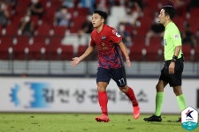 [GOAL 현장리뷰] ‘공격 앞으로’ 김천 화끈한 골잔치로 8G 무패+선두 탈환