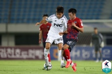 [GOAL 현장리뷰] ‘공격 앞으로’ 김천 화끈한 골잔치로 8G 무패+선두 탈환