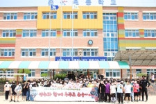 ‘선수와 함께 추꾸로 슈웅 김천, 이영재-고승범과 김천 운곡초 방문