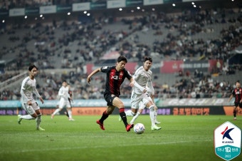 '보이지 않은 선행' 기성용, FIFPRO Merit Award 수상... 