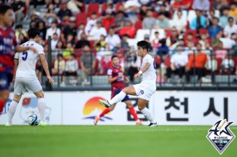 [GOAL 현장리뷰] ‘정치인 해트트릭’ 김천, 안양 상대 4-1 승리...안방 ‘11경기 무패’ 질주