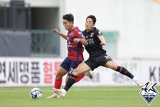 [GOAL 현장리뷰] 선두 추격 ‘청신호’ 알린 김천, 3-1로 부천 꺾고 ‘홈 12경기 무패’ 달성