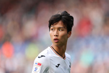 무릎 잡고 쓰러진 엄지성, 결국 ‘6주 아웃’…스완지 ‘초비상’, 11월 A매치 합류 불투명