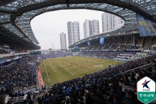 [GOAL 현장리뷰] ‘숭의 아레나 첫 매진’ 인천, 수원 2-0으로 잡고 개막 2연승…무고사·김성민 2경기 연속 골