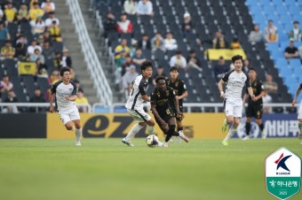 [GOAL 현장리뷰] 멈출 줄 모르는 인천, 전남 2-0으로 격파하고 리그 8연승 질주…‘파검의 피니셔’ 무고사 100골 달성