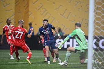‘코리안 더비 무산’ 이강인 결장한 PSG, ‘9명’으로 바이에른 뮌헨 2-0 격파…클럽 월드컵 준결승 진출