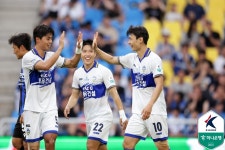 [GOAL 현장리뷰] ‘바로우·무고사 득점포’ 가동한 인천, 3경기 만에 승전보…안방서 충남아산 2-1로 격파