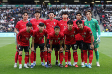 ‘백 스리 고집→A매치 평가전 2연패’ 한국 축구 좌절…북중미 월드컵 32강 진출 가능성 낮다 ‘배당률 A조 3위’