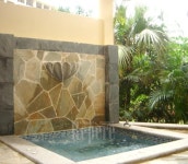 TRAVEL NEWS24]남국의 정원 속에서 즐기는 사우나