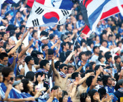 서포터스도 전세기를 타는 시대