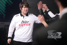 [프로리그]하이트 김상욱, 뮤탈리스크 앞세워 김도우 제압(2세트)