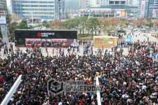 [G2011 포토]지스타 찾은 관람객들, 얼마나 모였길래…