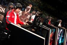 [MSI]드디어 연패 끝! SK텔레콤, CLG 꺾고 페이커 생일 자축