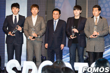 [포토]e스포츠 대상 특별상 수상한 스타2팀 감독들