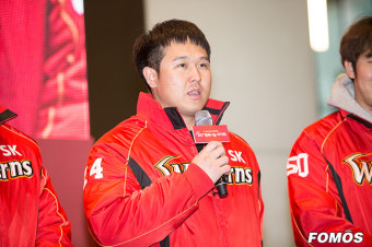 [포토] 롤을 즐겨한다는 SK 와이번스 최정