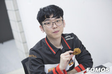 [포토] 이그나 이동근 여러분 치킨 드세요
