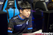 [롤챔스] 1세트 패배한 아프리카, 에이밍 김하람 원딜 교체 출전