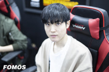 [포토] 미소년 모습의 에스카 김인재 