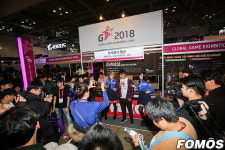 [포토] 앱코 이벤트 중인 스파이럴캣츠 사진 찍고 장패드 받아가세요!