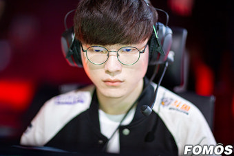 [포토] 1세트 MVP 선정된 '페이커' 이상혁