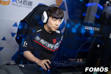 [포토] 서밋 박우태, 오랜만에 경기 하는구나