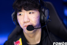 [포토] 모니터 바라보는 '태윤' 김태윤