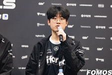 [포토] 결승 진출전 승자 인터뷰 중인 T1 제우스
