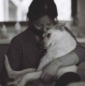 이효리, 반려견 품에 안고 
