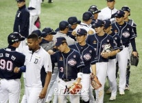 [포토]두산, LG전 5대 2로 개막전 패배 설욕