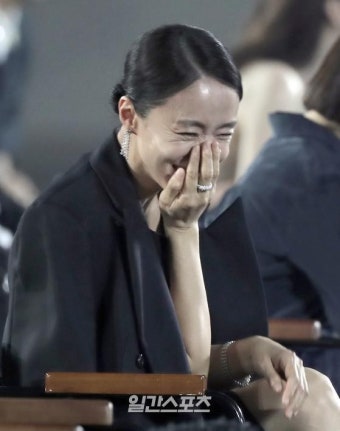 [포토]전도연,유재석 친구 소리에 웃음이
