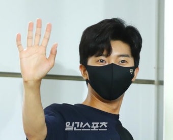 [포토] 임영웅, 손인사도 멋짐