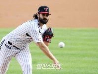 [IS 잠실 현장]LG 켈리, 한화전 6⅓이닝 1실점 '호투'...시즌 5승 요건