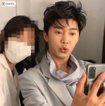 임영웅, 바람머리도 찰떡소화? 화보 현장서 특급 팬서비스 포착