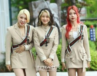 [포토] 써드아이, 미소가득한 출근길