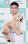 [포토] 전현무, 반려동물에게 사랑을!