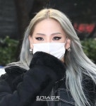 [포토] 씨엘 마스크 사수한 채 아이콘택트