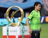 [포토]이동국, 현역으로 오르는 마지막 우승시상식