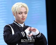 [포토] 박지훈 ‘GOTCHA 들고 다시 아이돌로’
