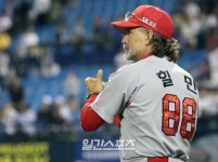 파란 주유소에서 붉은 비룡까지, 와이번스가 남긴 순간들