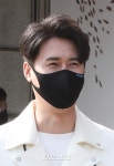 [포토] 신성, 팬바라보는 훈훈한 시선