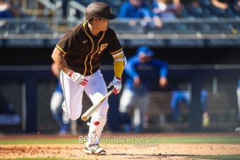 김하성, 시범 경기 4타석 만에 안타 신고...MLB.com 